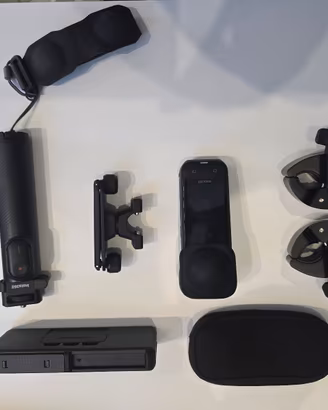 Insta360 X5 + vari accessori