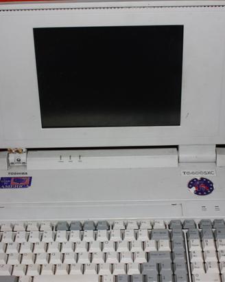 Toshiba T6400SXC vintage portable computer anni 90