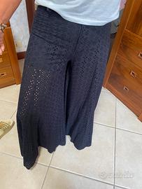 Pantaloni neri ricamati