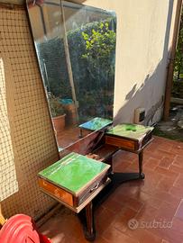 Specchio con cassetti