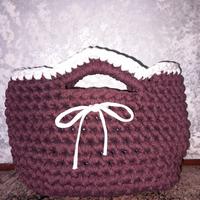 Borsa realizzata a uncinetto 