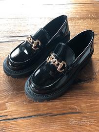Mocassino Horsebit in vernice nera 40 NUOVE -68%