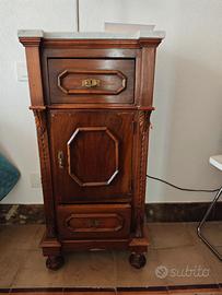 Comodini antichi in legno