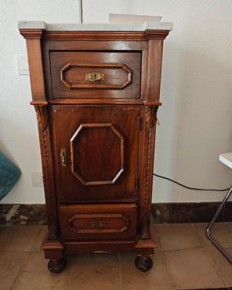Comodini antichi in legno
