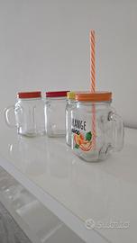 Tazze in vetro con cannuccia 