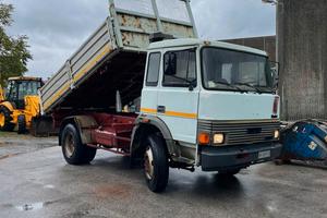 Iveco 135 17 ribaltabile trilaterale