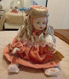 bambola in porcellana vintage