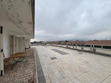 Attico 4 camere per aziende a cassola