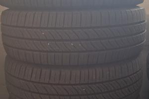 215/70/15 C 109/107S Uniroyal 