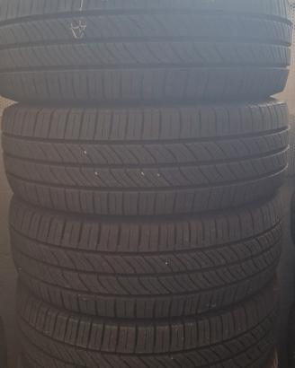 215/70/15 C 109/107S Uniroyal 