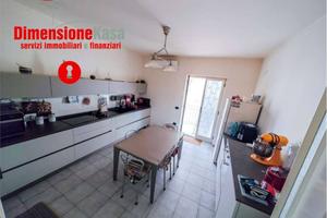 Appartamento di 145 m² con 5 locali e posto auto a