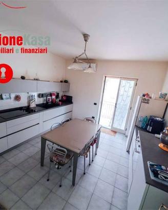 Appartamento di 145 m² con 5 locali e posto auto a