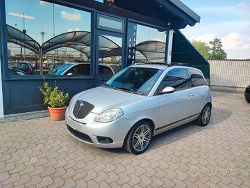 Lancia Ypsilon 1.4 16V MomoDesign