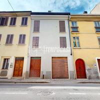 Casa indipendente esternamente Ristrutturata con G