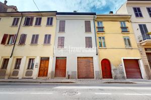 Casa indipendente esternamente Ristrutturata con G