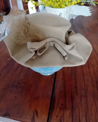 Cappello beige anni 30/40