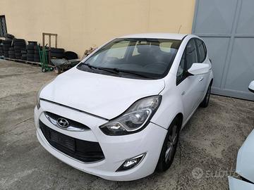 SI VENDE PER PEZZI DI RICAMBI HYUNDAI IX20