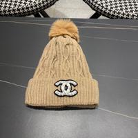 Berretto lavorato a maglia color cachi Chanel