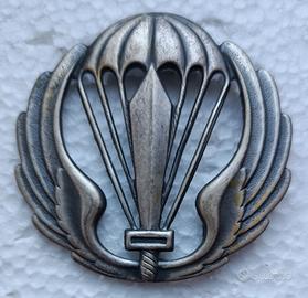 Paracadutisti: fregio da basco 