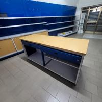 Arredamento Negozio, scaffali, scaffalature