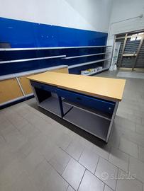 Arredamento Negozio, scaffali, scaffalature