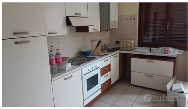 Lotto mobili COME NUOVI: Cucina,Camera,Divano,TV