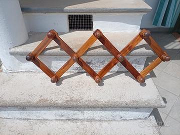 appendiabiti in legno 