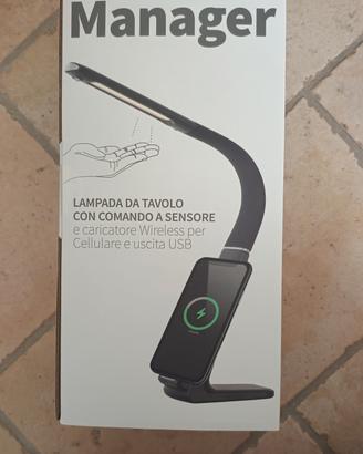 lampada da tavolo con caricatore wireless e usb