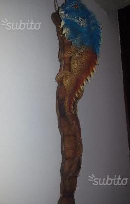 Scultura iguana in pasta di legno