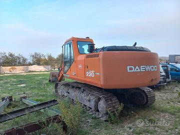 Escavatore Daewoo 220