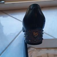 scarpe mai usate. nuove