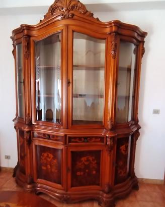 credenza e tavolo intarsiato