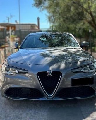 Alfa Romeo Giulia 2.2 Turbo AT8 150CV Super