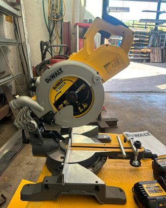TRONCATRICE RADIALE DCS778 DEWALT