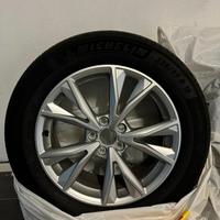 Set di 4 pneumatici + cerchioni Audi Q3