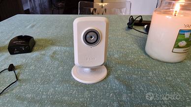 IP Cam D-Link 930L con alimentatore e staffa
