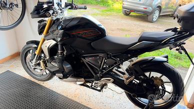 Bmw r1250r triple black