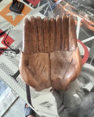 mani in legno 