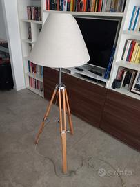 Lampada trepiede