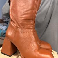 Stivali cuoio punta quadrata