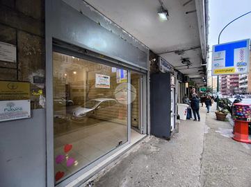 NEGOZIO A NAPOLI