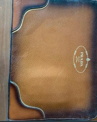 Astuccio pelle Prada + 🏷️borsa pelle anonima