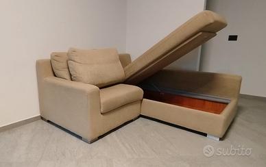 Divano con chaise longue a contenitore