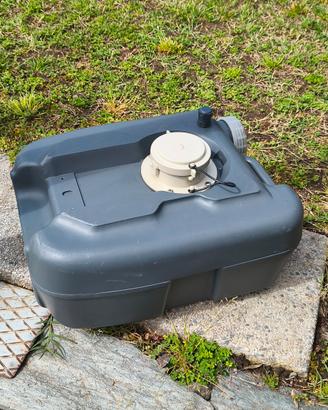 Tanica acque scure e kit tubo flessibile Fiamma 