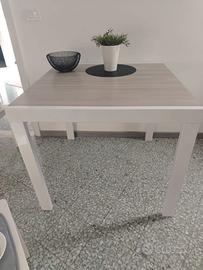 Tavolo allungabile e 4 sedie