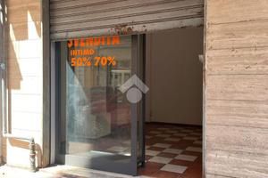 MONOLOCALE A TARANTO