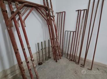 4 cavalletti completi con sbarre pedane 4 scale 