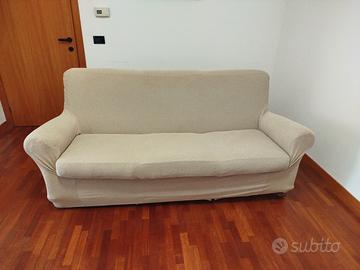 Divano tre posti 