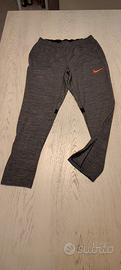 Pantaloni Nike