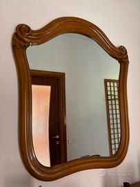 Specchio con cornice in legno